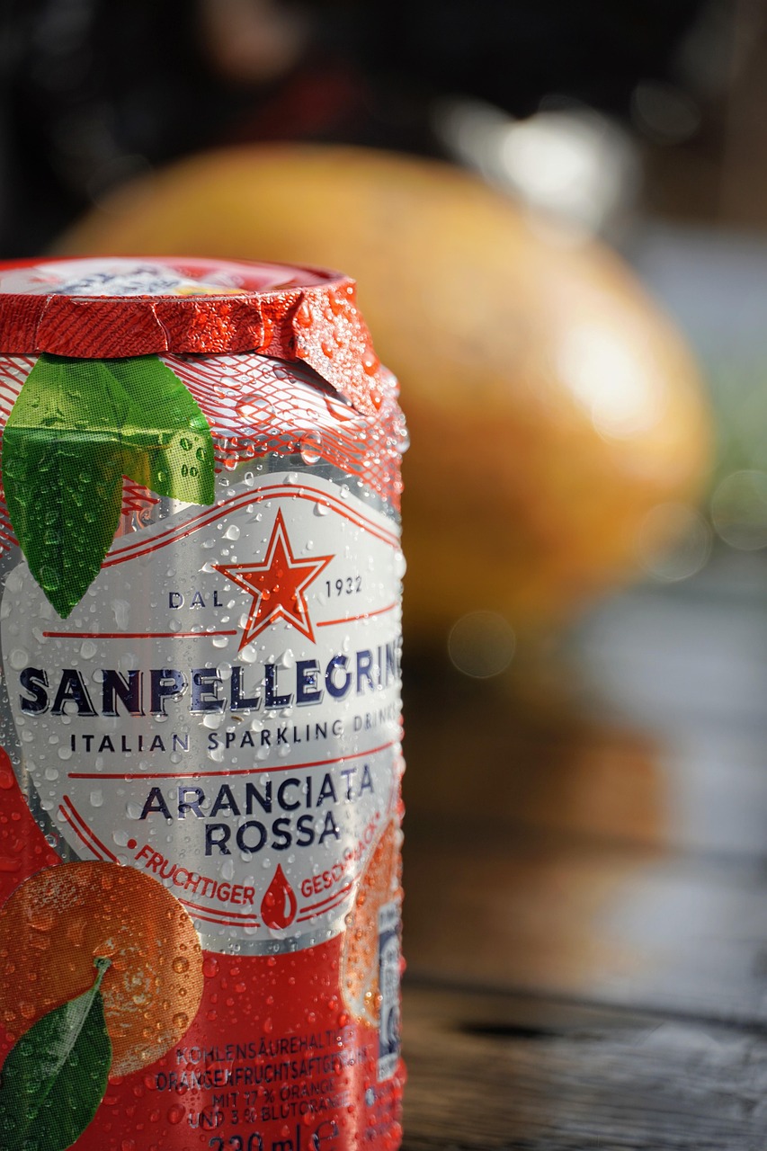 can, drink, soda, soft drink, beverage, refreshment, cold, sparkling drink, italian, closeup